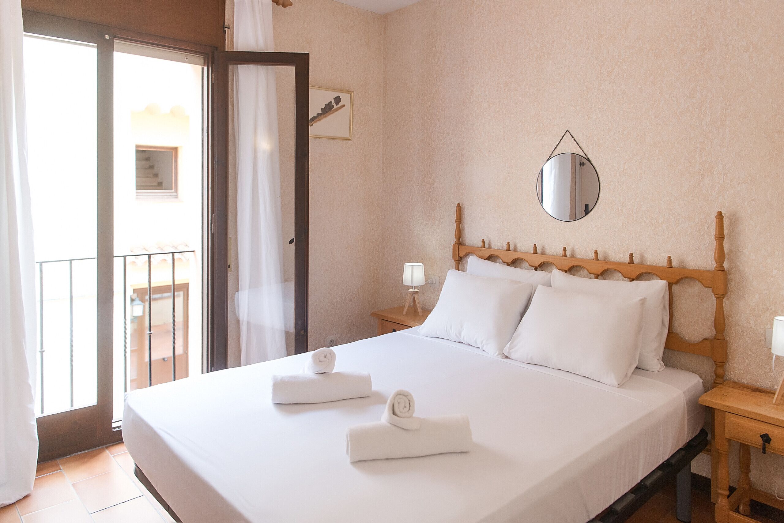 1 bedroom, bed sheets