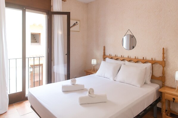 1 bedroom, bed sheets