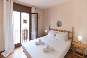 1 bedroom, bed sheets