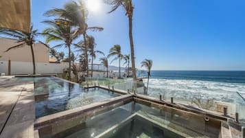 Lämmitetty uima-allas