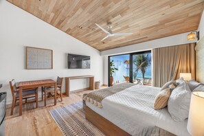 4 chambres, bureau, fer et planche à repasser, lit de bébé portatif