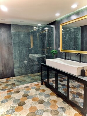 Shower, hair dryer, towels, soap - WTF  HOUSE (Beograd)