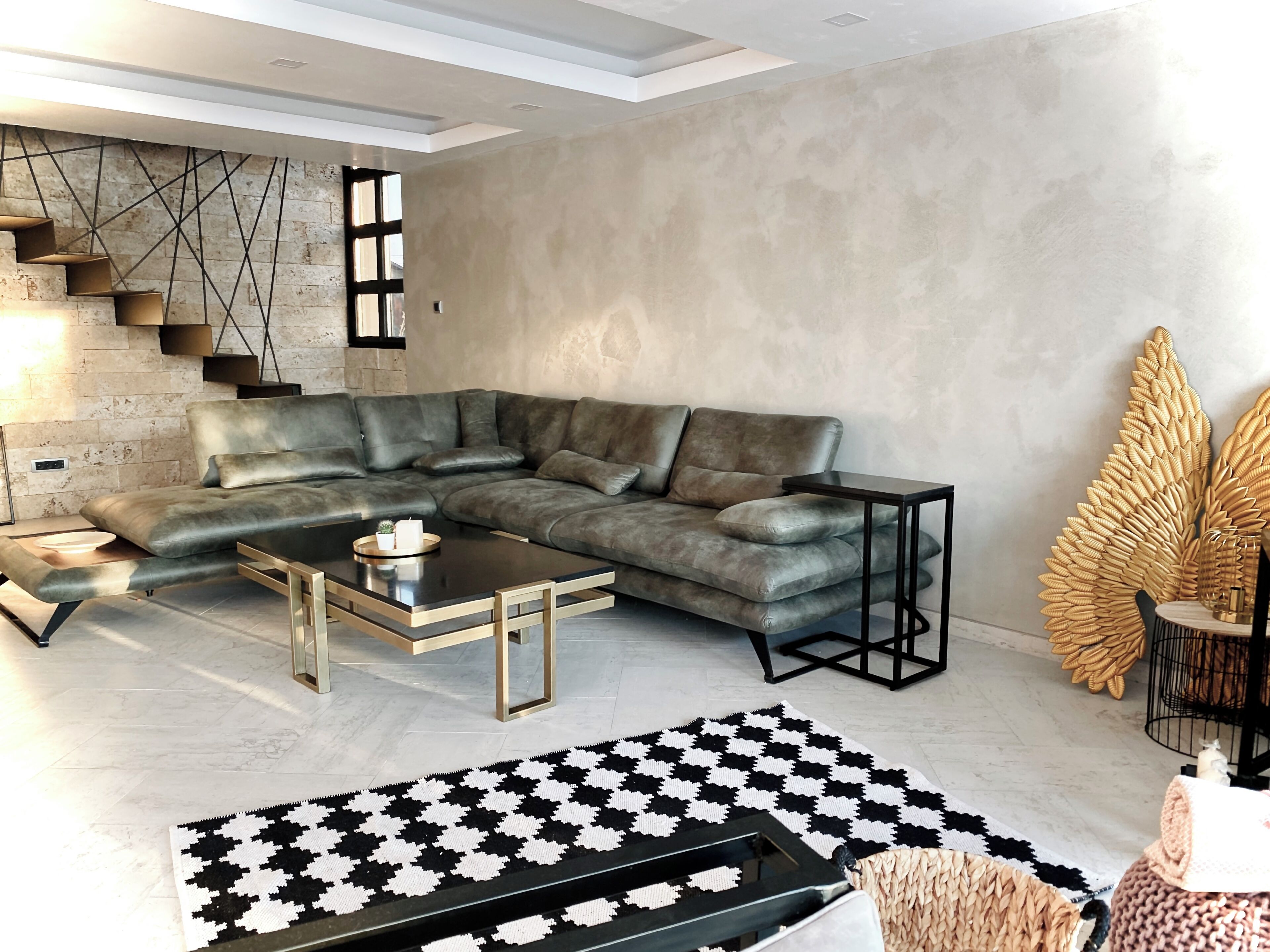 Smart TV, mesa de pingue-pongue, aparelho de som