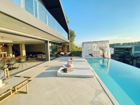Pool - WTF  HOUSE (Beograd)