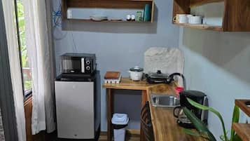 Standard Apartment, Mountain View | Private kitchen | Mini-fridge, microwave, high chair