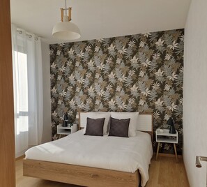 2 habitaciones, tabla de planchar con plancha y cuna de viaje 