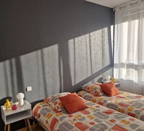 2 chambres, fer et planche à repasser, lit parapluie, Wi-Fi gratuit
