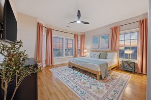 6 bedrooms, desk, iron/ironing board, travel crib