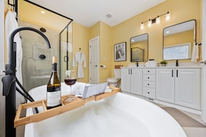 Shower, hair dryer, towels - Summer Sale! 3rd Row | PVT Pool | Games | Tiki Bar (Murrells Inlet)