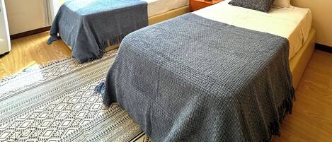 2 chambres, fer et planche à repasser, Wi-Fi, draps fournis