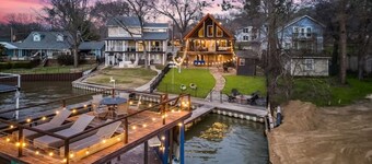 Sunset Serenity -Lakefront- HotTub - TheatreRoom - FirePit - GameRoom - BoatDock