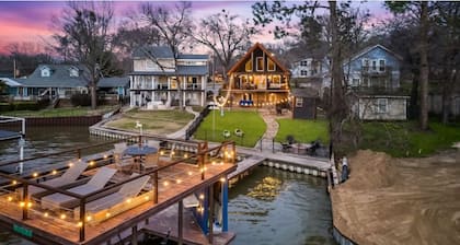 Sunset Serenity -Lakefront- HotTub - TheatreRoom - FirePit - GameRoom - BoatDock