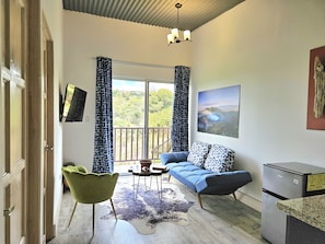 Smart TV - Charming chalet with WiFi in Poas. Great trails, and pools (Poas)