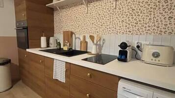 Réfrigérateur, micro-ondes, four, lave-vaisselle