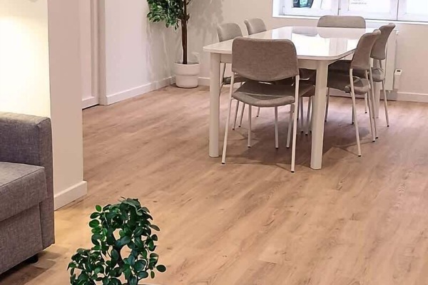 Salon vue sur la cuisine