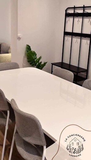 Dining - Le Cantin, 4 pers, wifi, Courette, Bollaert (Lens)