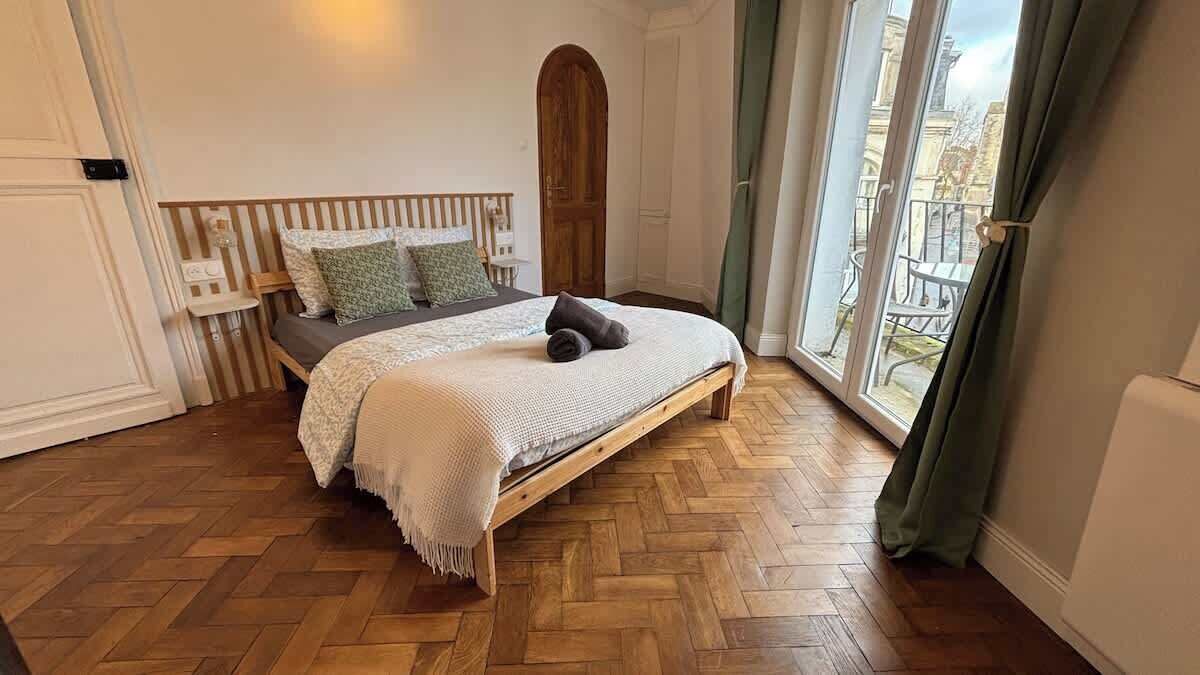 1 bedroom, travel cot, WiFi, bed sheets