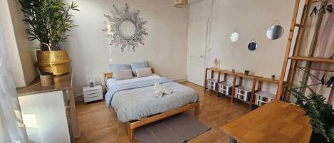 1 bedroom, travel cot, WiFi, bed sheets