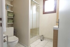 Shower, hair dryer - Le Carvinois, wifi, Carvin centre, 2pers (Carvin)