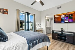 1 dormitorio, tabla de planchar con plancha, wifi y ropa de cama