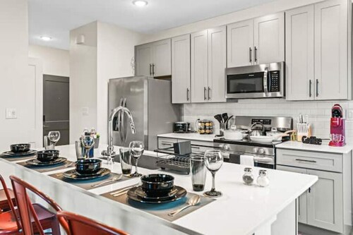 Rockstar - 2 Bed  1BR  Prime Central Location