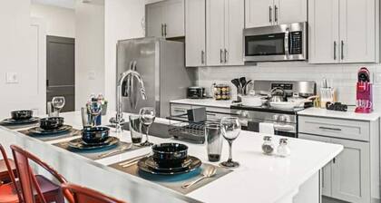 Rockstar - 2 Bed 1BR Prime Central Location