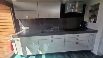 Réfrigérateur, micro-ondes, four, lave-vaisselle