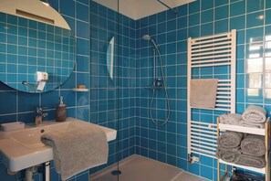 Shower, hair dryer - A la Cité des Electriciens  21 Pers - Unesco -wifi (Bruay-la-Buissière)