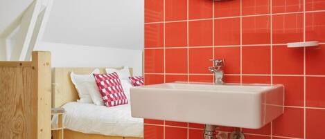 1 間睡房、可攜式嬰兒床、Wi-Fi、床單