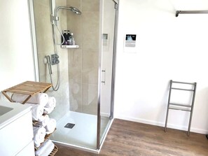 Ducha y secador de pelo