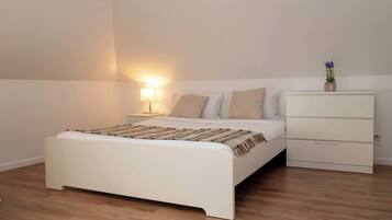 3 dormitorios, tabla de planchar con plancha, cuna de viaje y wifi