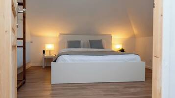 3 slaapkamers, een strijkplank/strijkijzer, reisbedje, wifi