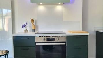 Réfrigérateur, micro-ondes, four, lave-vaisselle