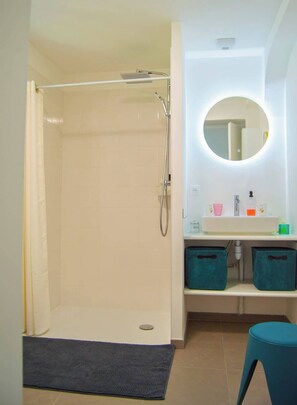Shower, hair dryer, towels, shampoo