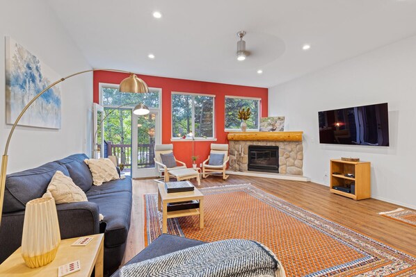 Smart TV, fireplace, offices, computer monitors