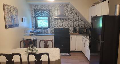 Chic 2-bedroom apartment with AC, WiFi in peaceful Clarks Summit