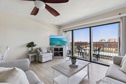 Nice and Beautiful Unit - Oceanfront Condo Pool near Attractions