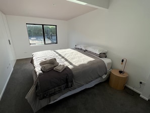 5 bedrooms, desk, iron/ironing board, travel crib