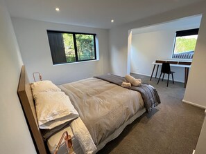 5 bedrooms, desk, iron/ironing board, travel cot