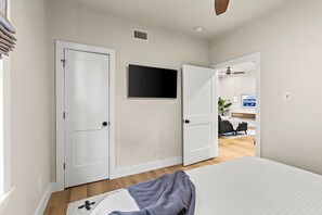 2 bedrooms, iron/ironing board, travel cot, free WiFi