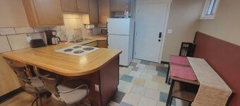Comfy Little Burrow - pets welcome, downtown, fun for kids
