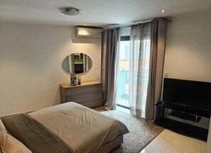 2 chambres, fer et planche à repasser, Wi-Fi, draps fournis