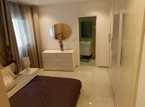 2 chambres, fer et planche à repasser, Wi-Fi, draps fournis