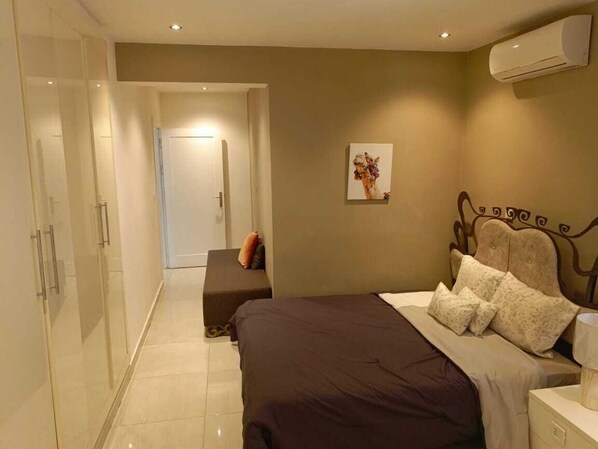 2 chambres, fer et planche à repasser, Wi-Fi, draps fournis