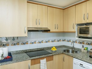 Fridge, microwave, dishwasher, cookware/dishes/utensils