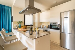 Kjøleskap, mikrobølgeovn, ovn og oppvaskmaskin