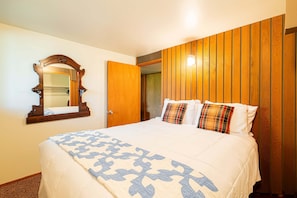 3 bedrooms, iron/ironing board, free WiFi, bed sheets