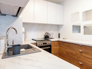 Refrigerador, horno, placa de cocina, tostadora