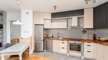 Forn, placa de cuina i rentaplats