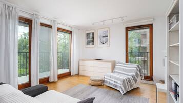 1 dormitori, planxa i posts de planxar, wifi i roba de llit